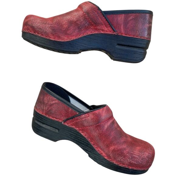 DANSKO Pro Clogs Size 5 EU 35 Red Distressed Leather Slip-Resist Work Nurse - Picture 1 of 16